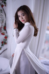 Em mẫu ruột nude cùng bộ trang phục áo dài