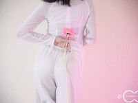 Em mẫu ruột nude cùng bộ trang phục áo dài