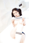 Nnian đã thể hiện một phong cách cosplay gợi cảm và sexy