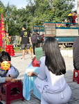 quay lén bạn cùng lớp