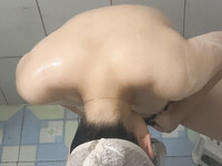 Vú to lồn nhiều nước