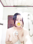 Con đĩ Phương Thuỳ 2008 nứng lồn cởi áo chụp vú cho trai xem