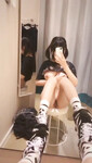 Lục điện thoại đứa em gái thì thấy cái này sục nứng quá