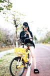 Em teen xinh dâm đãng thích cảm giác show hàng nơi công cộng