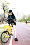 Em teen xinh dâm đãng thích cảm giác show hàng nơi công cộng