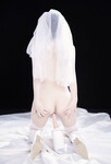 Cô dâu chụp ảnh nude để kỉ niệm ngày cưới của mình