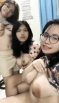 Ba đứa bạn thân dủ nhau khoe vú cho trai xem