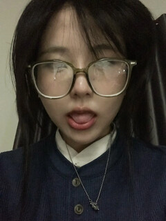 em lại nứng rồi các anh ơi