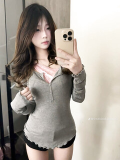 Ae lột đồ hộ tôi với