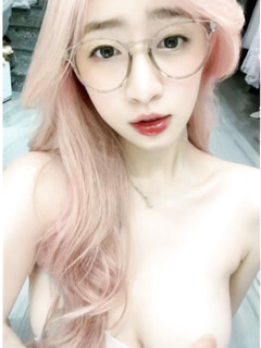 Ai lột đồ, Ai làm video cho ae