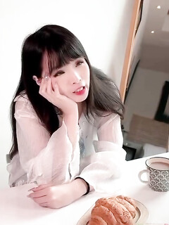ALbum: Cơn sốt ăn sáng bị cấm giữa cha dượng và con gái...