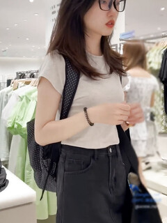 Dưới váy gái xinh