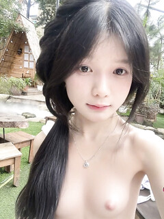 Lột đồ gái xinh bằng AI