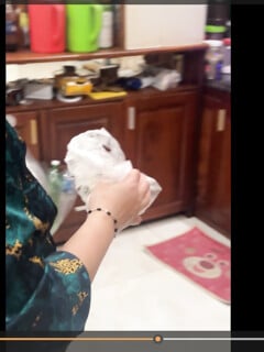 Ko mặc áo vú