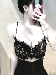 Này dưa hấu chứ dú gì