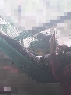 Máy bay vừa bấm điện thoại vừa gảy lồn cực nứng