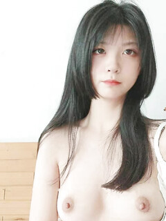 Em ny ngây thơ bảo cởi đồ gửi cho anh sục cặc cũng làm