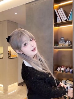 Em loli xinh dâm bím múp hồng thích show hàng trợn mắt