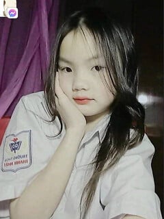 Bé HS Non Tơ Xinh Chụp Ảnh Show Hàng Non Hồng Trắng